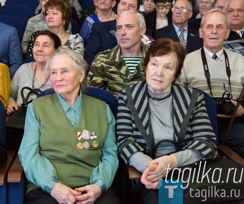 В Городском Дворце молодежи прошли торжества, посвященные 50-летию Нижнетагильского торгово-экономического колледжа