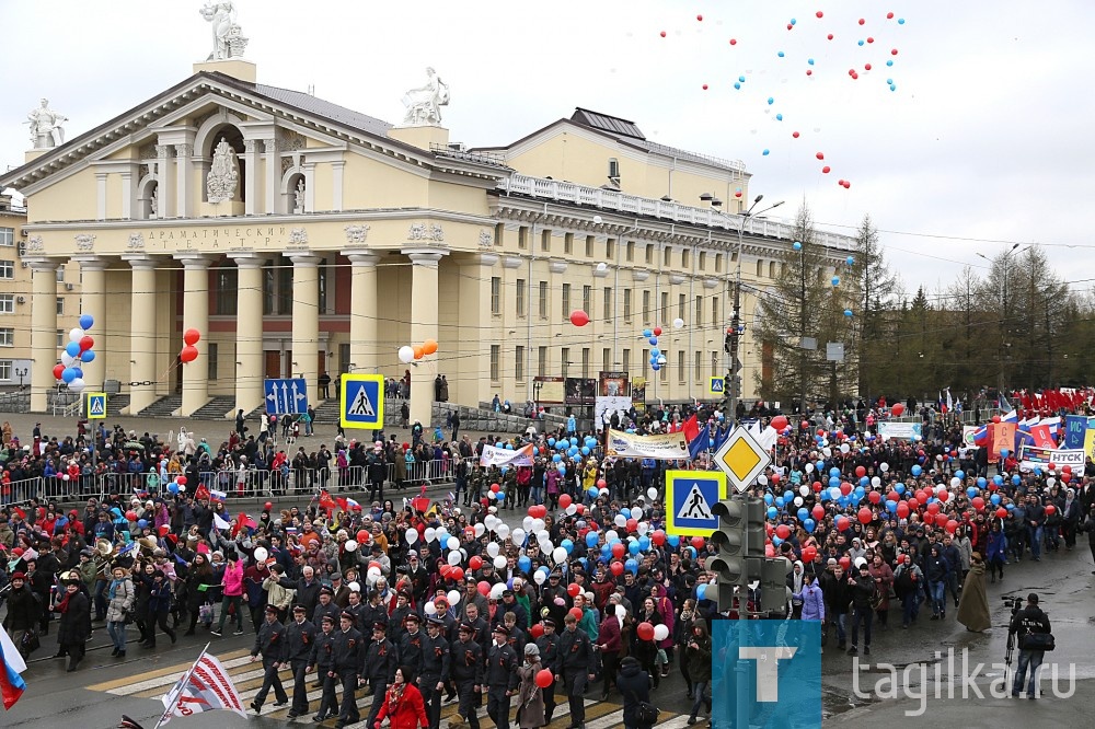 Праздничное шествие тагильчан в честь 72-летия Великой Победы.