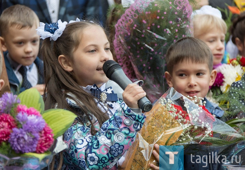 В школе № 65 прошла праздничная линейка