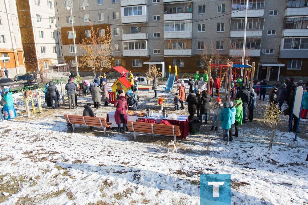 Сегодня торжественно открылся обновленный двор домов на улице Нижней Черепанова №13, 15, 9,11,17,19, 21