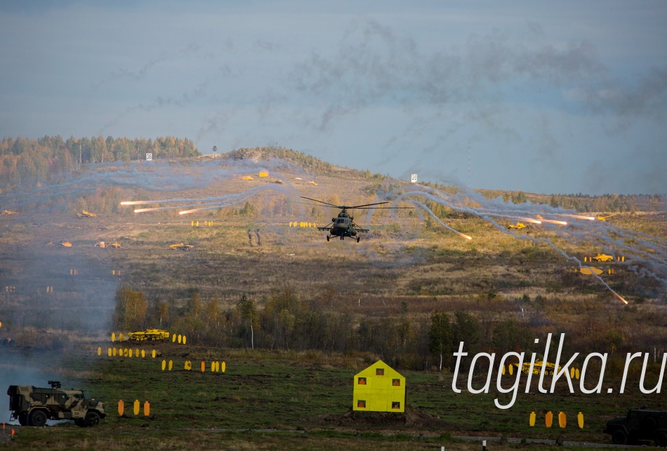 RUSSIA ARMS V NEBE...