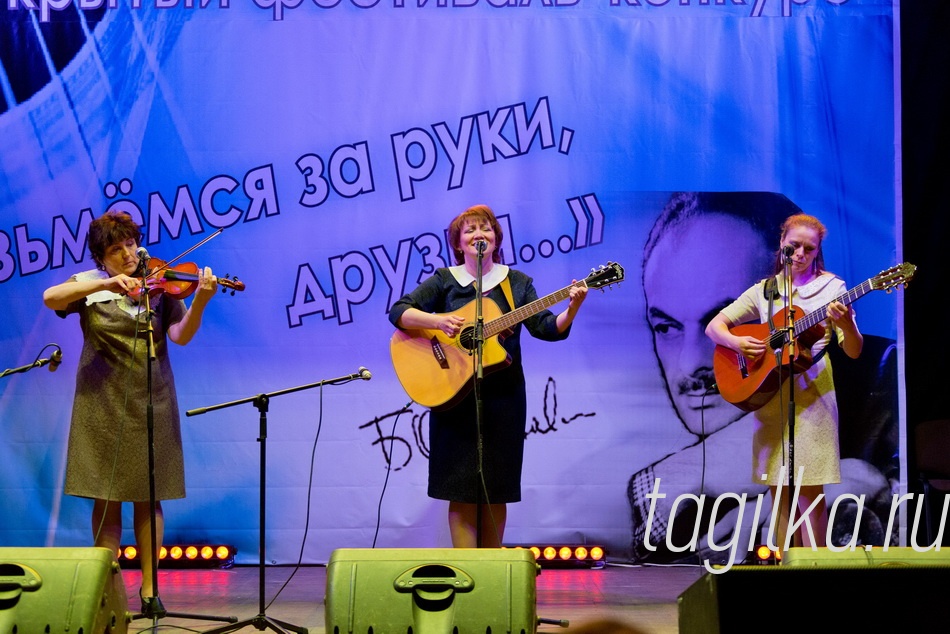 «Возьмемся за руки, друзья…». Гала-концерт

Без сомнения