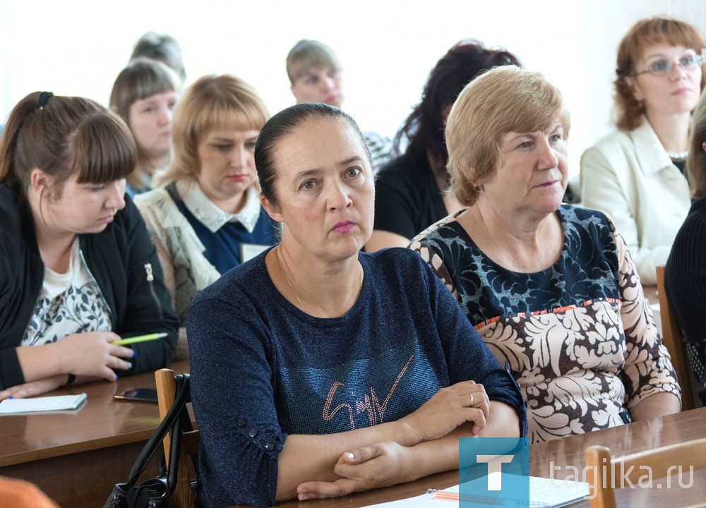 
Более восьмидесяти библиотекарей, педагогов, воспитателей, представителей учреждений культуры из Нижнего Тагила, их коллеги из Екатеринбурга, Кушвы, Салды и гости из Франции обсуждали особенности подачи информации для слабовидящих и незрячих людей. 