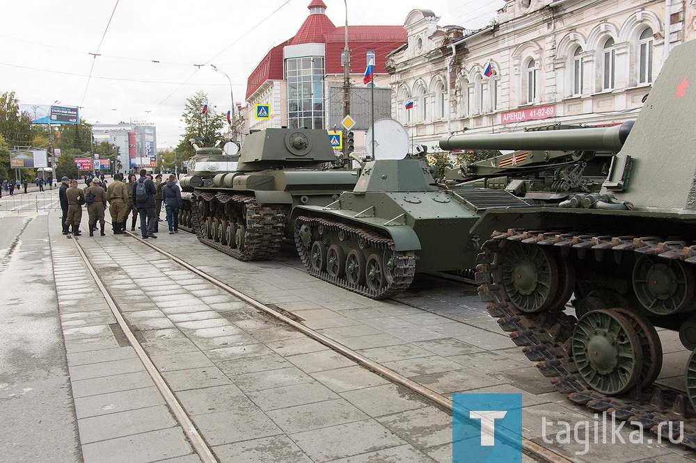 Все готово к началу прохождения военной техники по главной улице города