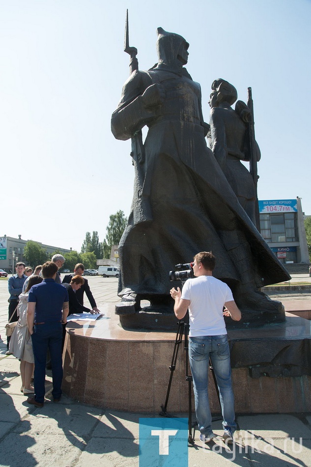 Площадь у Современника. Благоустройство.

Реконструкция площади пройдет на благотво-
рительной основе. Помогут два градообразующих
предприятия, часть средств выделит фонд «Уют-
ный город».