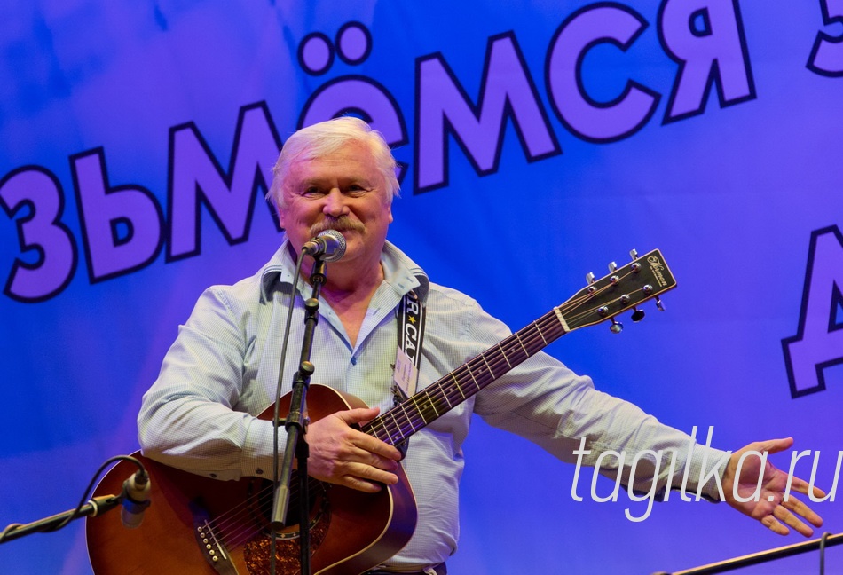 «Возьмемся за руки, друзья…». Гала-концерт

Сергей Парамонов