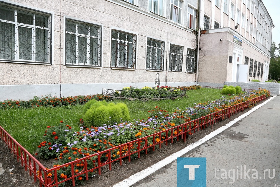 Гимназия N18 к новому учебному году.