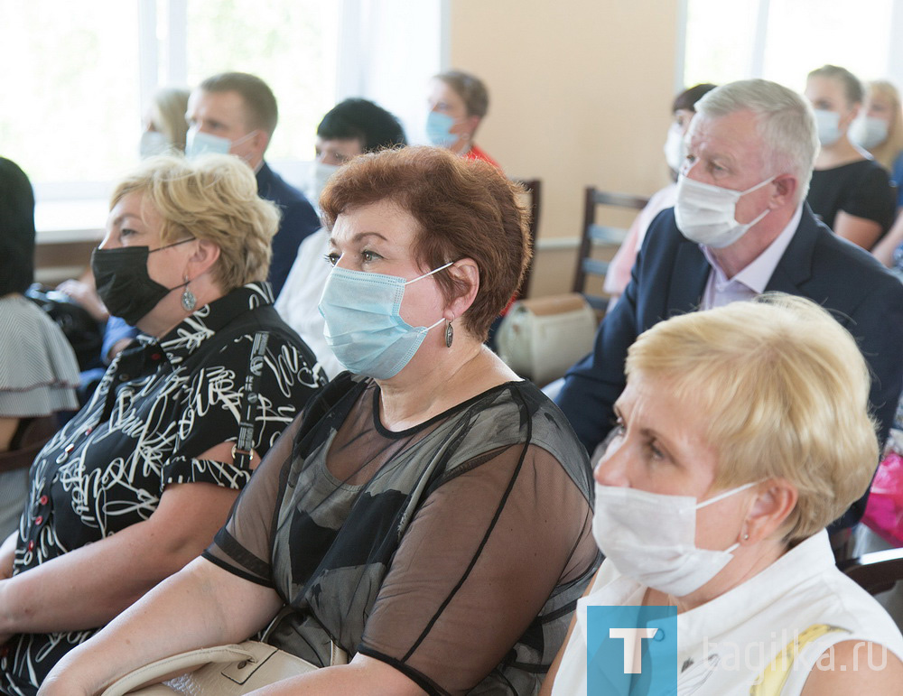 Медики получили награды в честь профессионального праздника