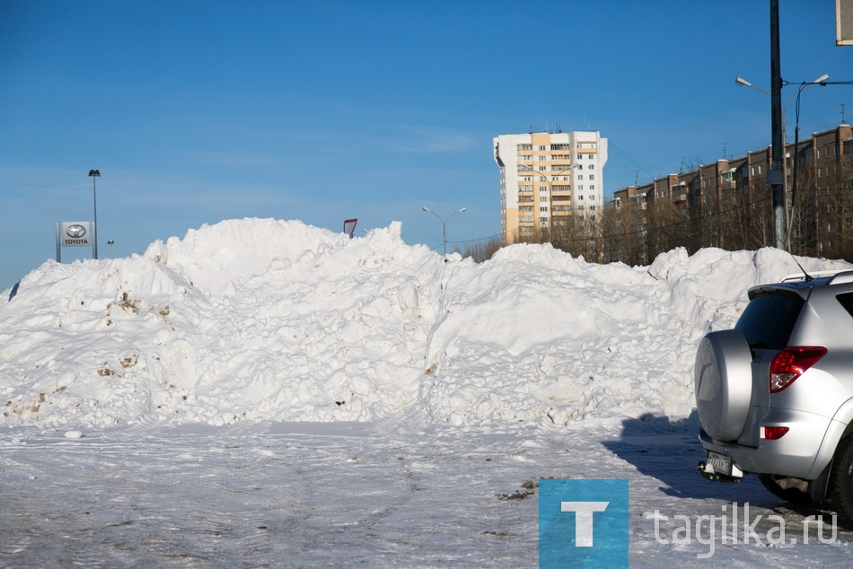 Нижний Тагил. Уборка снега. Зима. Коммунальное хозяйство.