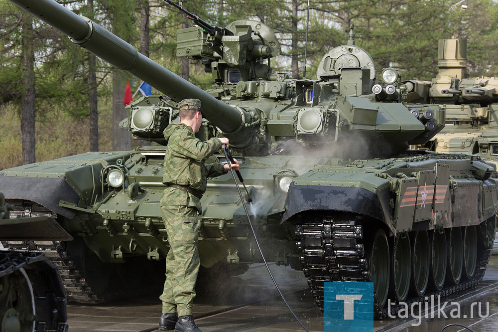 Подготовка военной техники для участия в параде Победы