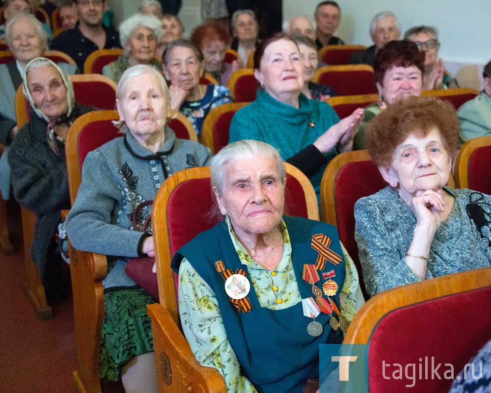 В центре культуры и искусств НТМК чествовали ветеранов-металлургов. 