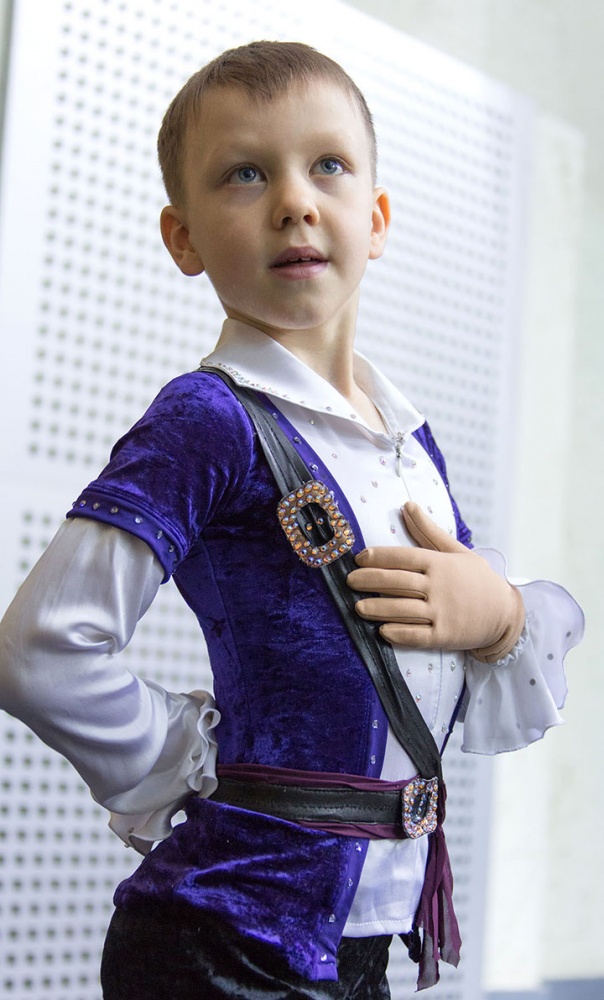 По пути Липницкой и Ковтуна
Программа «Юный фигурист» (спортсмены 2008 г.р.), Генрих Гартунг – серебряная медаль по второму юношескому разряду.