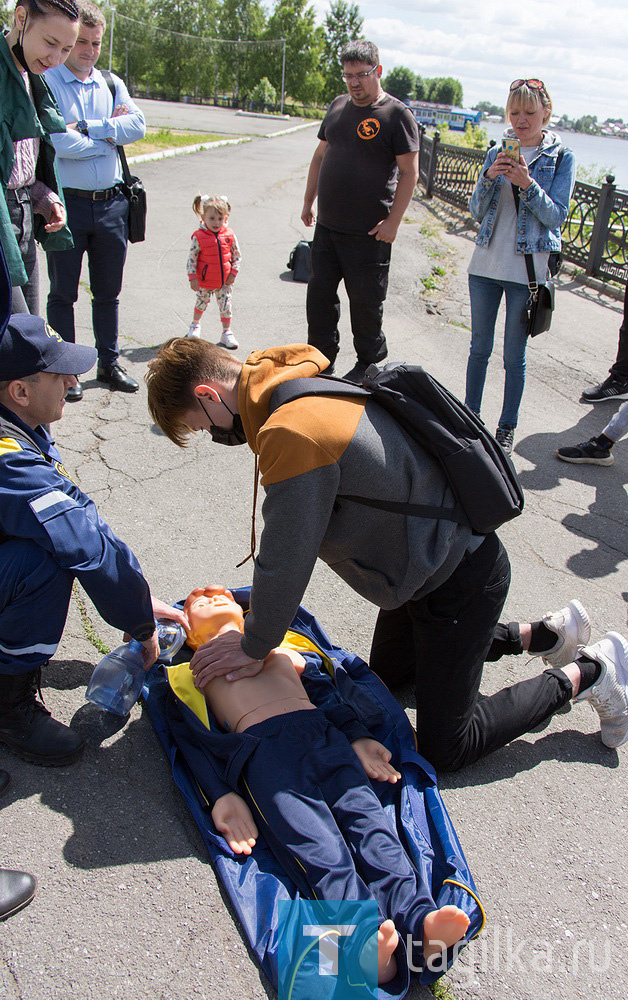 Достать из воды и реанимировать. На акватории Тагильского пруда прошли учения спасателей