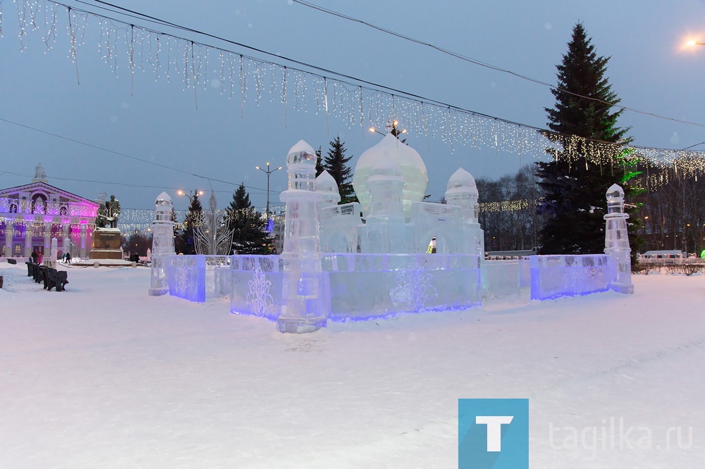 Зимние каникулы закончились, но ледовые городки продолжают работать