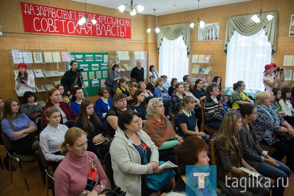 Городской архив. Выставка посвященная 100летию Великой Октябрьской Революции 1917 года