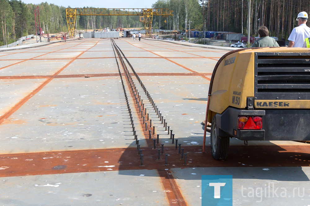 Строительство моста через Тагильский пруд продолжается круглосуточно, без перерывов и выходных