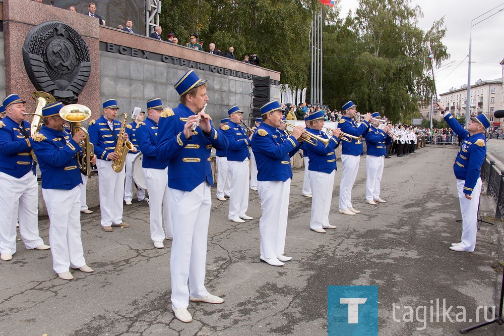 На центральной трибуне шествие приветствовали заместитель председателя Правительства Российской Федерации Юрий Борисов, Губернатор Свердловской области Евгений Куйвашев, глава города Владислав Пинаев, представители градообразующих предприятий, военных подразделений и труженики тыла. В торжестве также приняли участие делегации из разных городов страны, а также представители, оборонно-промышленного комплекса России и ведущие специалисты в этой области.