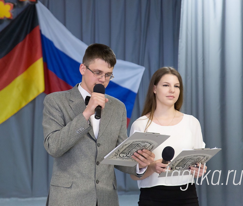 "Немецкий языковой диплом"

В 2016 году сложнейший эк-
замен сдал 21 выпускник. А за
семь лет существования этой
программы обладателями ди-
пломов стали 108 школьников.
Конечно, далеко не все посту-
пили в иностранные вузы, но
свободное владение немецким
языком и в России лишним не
будет. Самые первые участники
проекта уже заканчивают уни-
верситеты в Германии. Причем
трое учились с полными стипен-
диями.