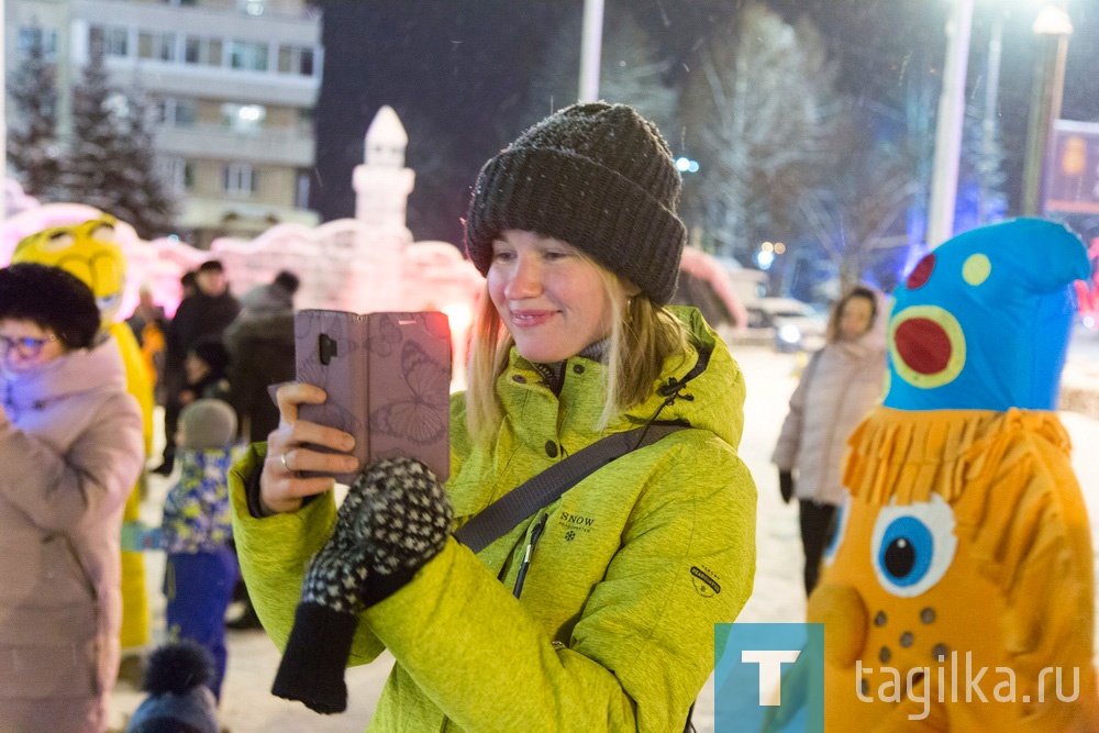 В центре Нижнего Тагила зажглась главная елка