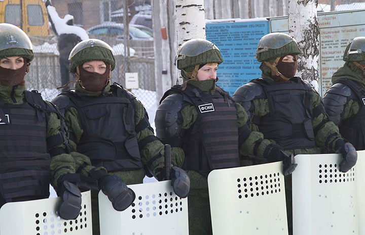 Женский спецназ в ИК-6 Нижнего Тагила. Архив