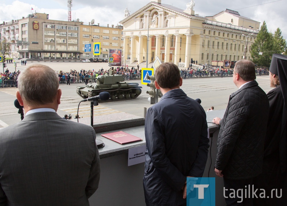 Шествием военной техники отметили тагильчане 100-летие отечественного танкпрома и 75-годовщину Победы в Великой Отечественной войне