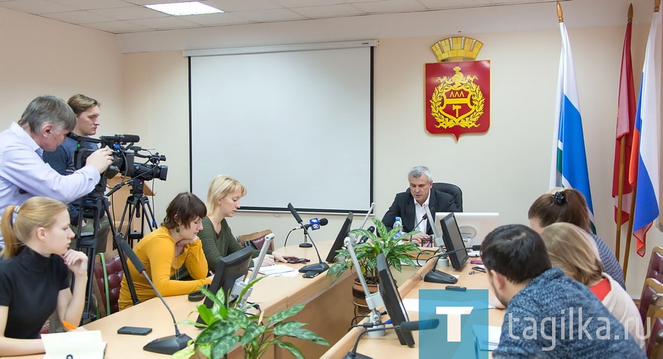 Глава города Сергей Носов провел брифинг для журналистов городских средств массовой информации и рассказал о том, как прошла защита проектов развития моногородов в Московской школе управления «Сколково»