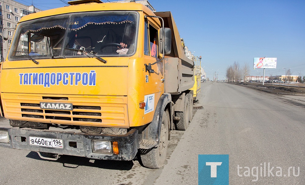 Дороги приводят в порядок после зимы