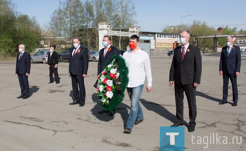 Глава Нижнего Тагила Владислав Пинаев возложил венки к памятникам горожанам, воевавшим в годы Великой Отечественной войны