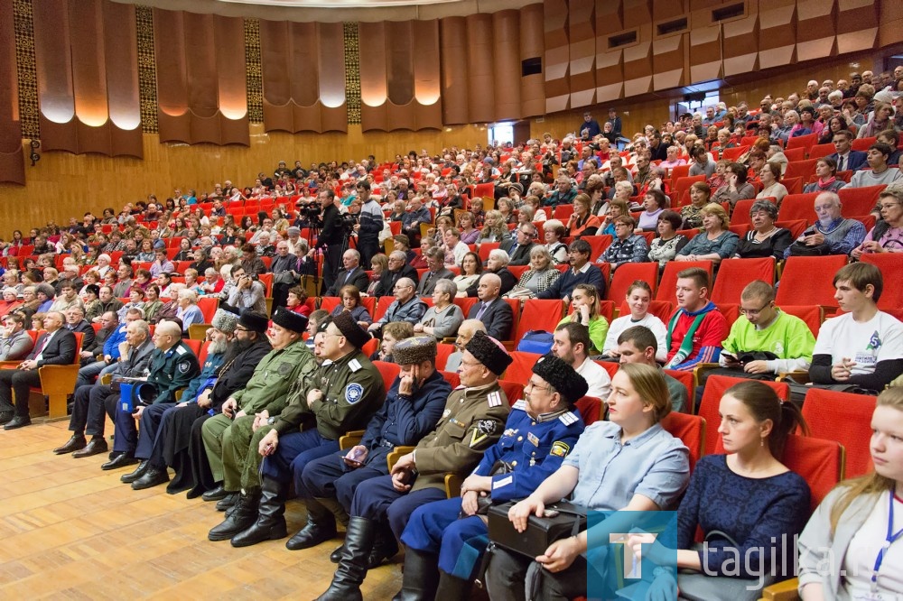 Встреча представителей общественной палаты города и активистов 250 общественных организаций.