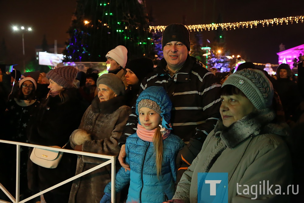 Главная елка города зажгла свои огни!