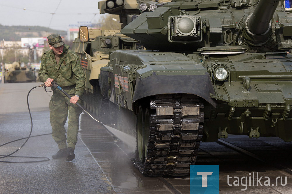 Подготовка военной техники для участия в параде Победы