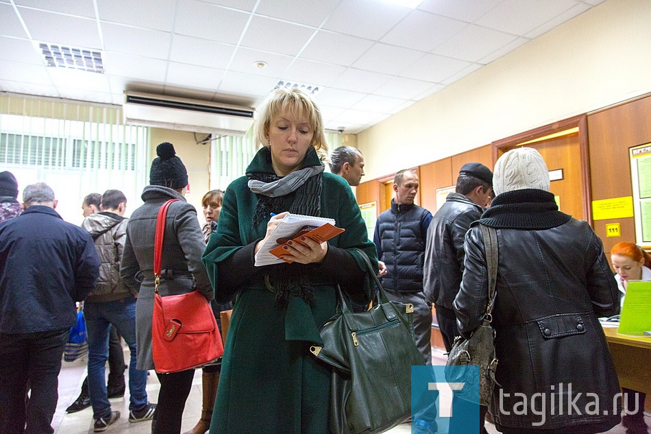Я бы дворником пошел, пусть меня научат или все работы хороши,выбирай на вкус.