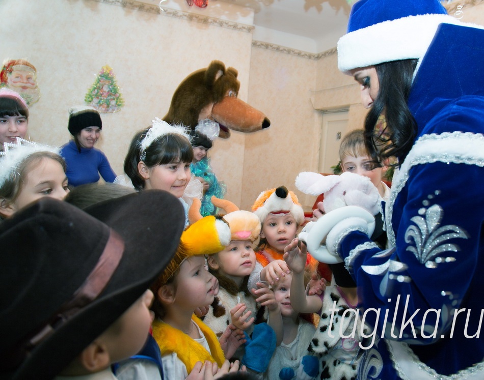Новогодний праздник в социально-реабилитационном центре для несовершеннолетних N1