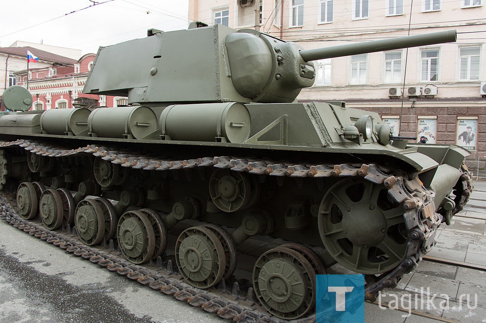 Все готово к началу прохождения военной техники по главной улице города
