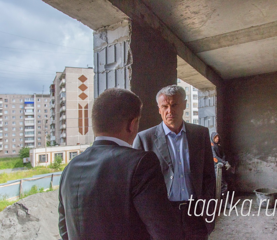 Объезд главой города объектов строительства в Дзержинском районе.