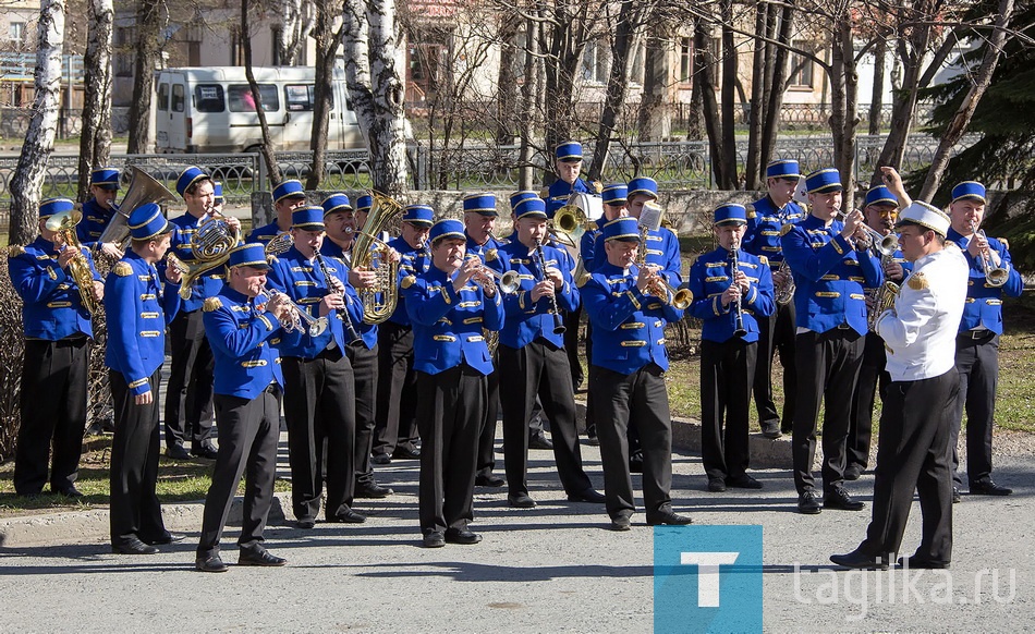 Несмотря на то, что праздник утратил политическую подоплеку, тагильчане с не меньшим энтузиазмом приняли участие в первомайских мероприятиях.