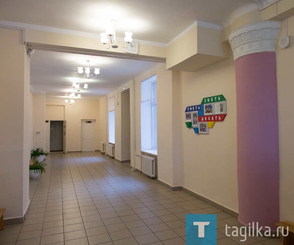 Начали с посещения школы № 49 на Тагилстрое. 