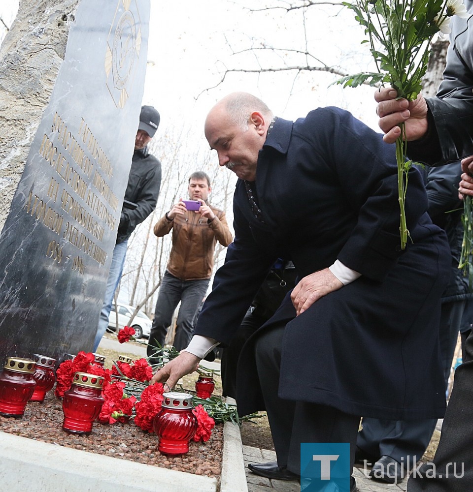 Чернобыль - Митинг памяти.

Митинг завершился возложением цветов к памятному знаку, зажжением поминальных свечей и запуском в небо воздушных шаров. 

Текст: Елена Пешкова.