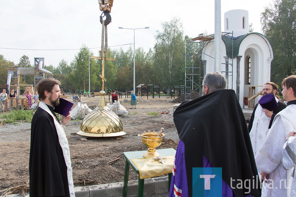 Установка купола и креста на часовню