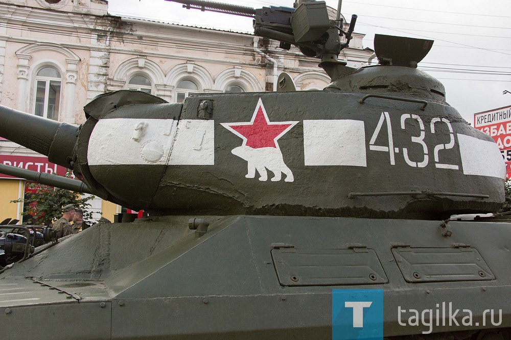 Все готово к началу прохождения военной техники по главной улице города