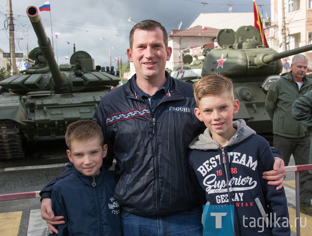 Все готово к началу прохождения военной техники по главной улице города