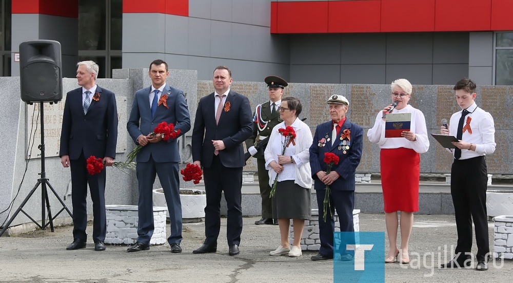 На площади ВМЗ у памятника работникам, павшим в годы войны, состоялся митинг, посвященный Дню Победы