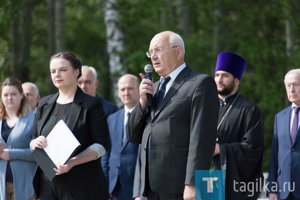 78 лет назад началась Великая Отечественная война.   1418 дней продолжался боевой и трудовой подвиг советского народа.   В День памяти и скорби на мемориале центрального кладбища Нижнего Тагила  собрались представители разных поколений: ветераны, работник