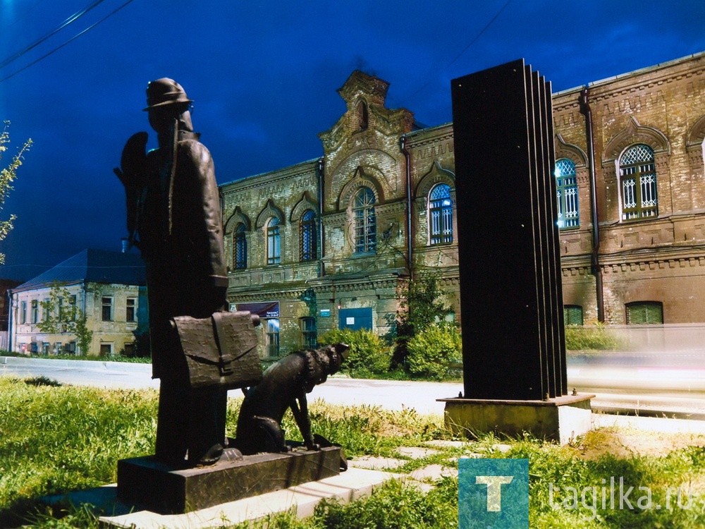 Шел по Нижнему Тагилу фотограф…