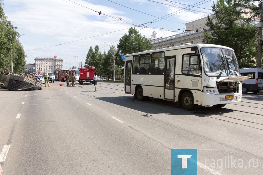 В центре Нижнего Тагила произошло ДТП с участием автобуса