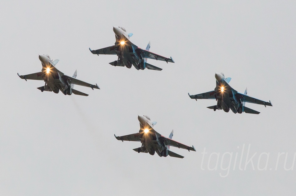 RUSSIA ARMS V NEBE...