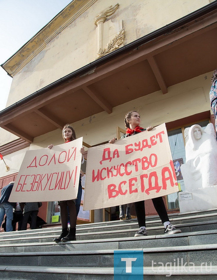 Сегодня вечером в тагильских музеях особенно многолюдно. Присоединиться к акции «Ночь музеев» пожелали несколько сотен жителей города.