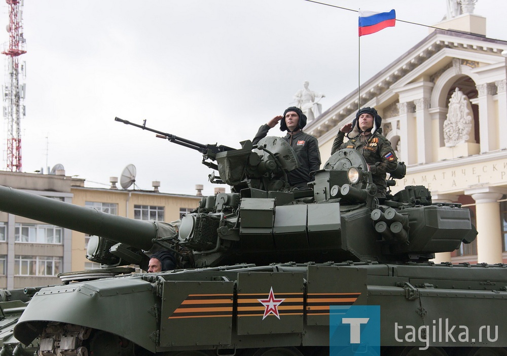 Шествием военной техники отметили тагильчане 100-летие отечественного танкпрома и 75-годовщину Победы в Великой Отечественной войне