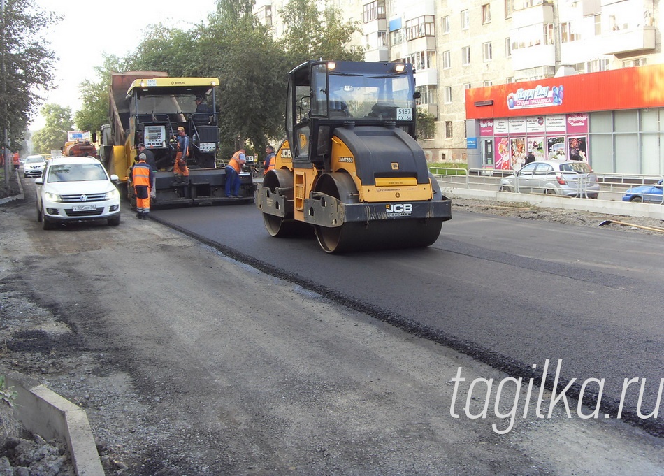 На Красноармейской укладывают асфальт