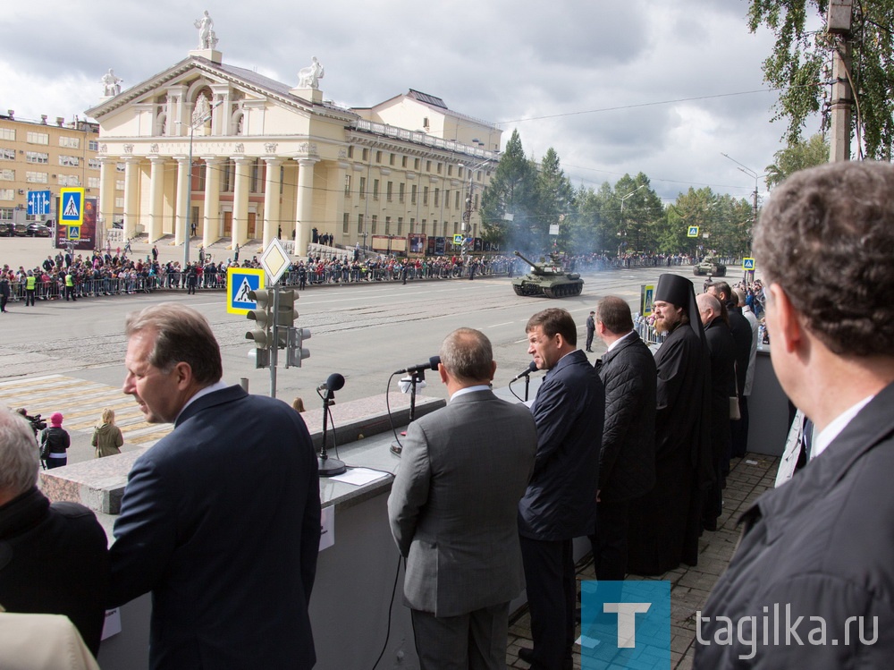 Шествием военной техники отметили тагильчане 100-летие отечественного танкпрома и 75-годовщину Победы в Великой Отечественной войне